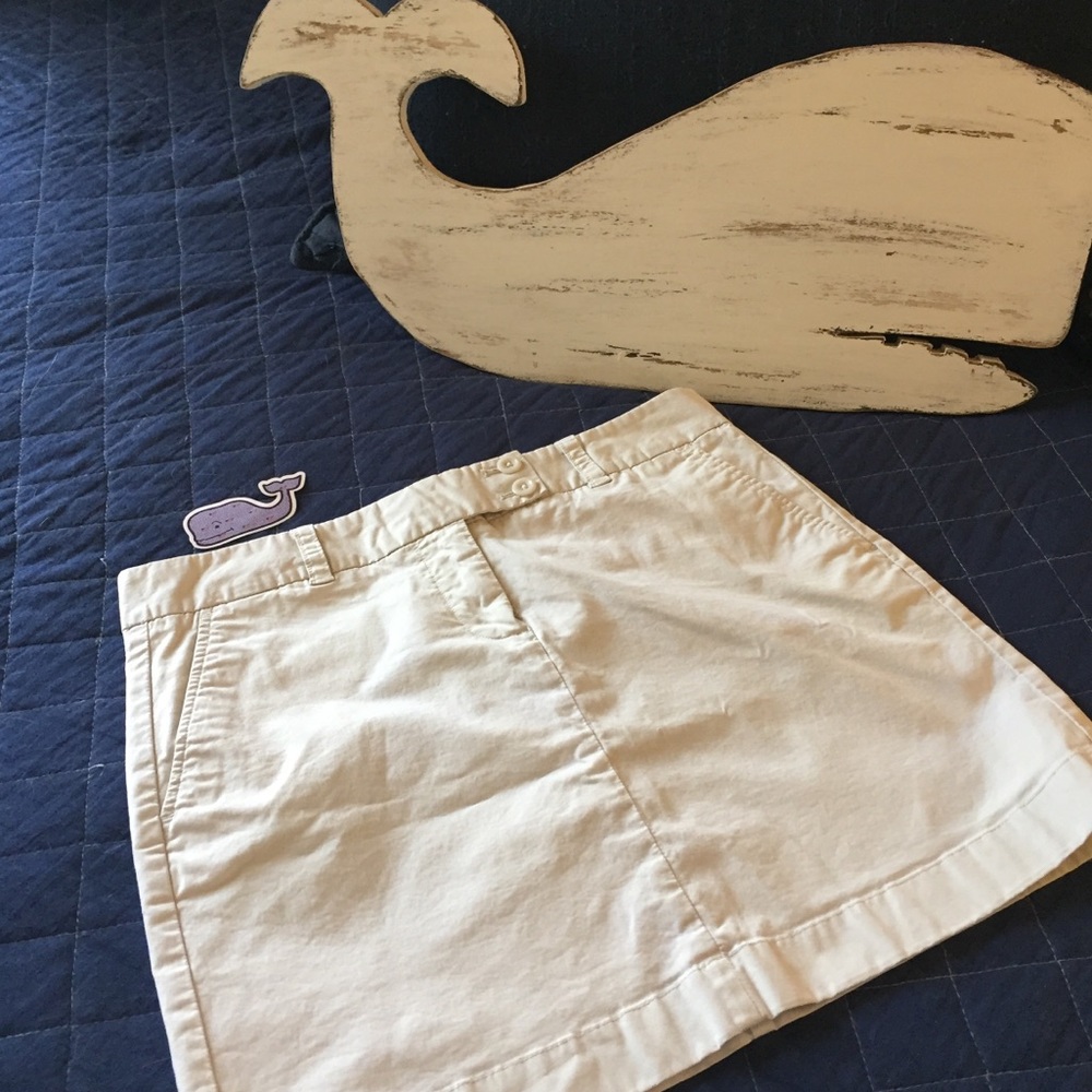 Vineyard Vines 🐳 khaki skirt with bonus stickers!